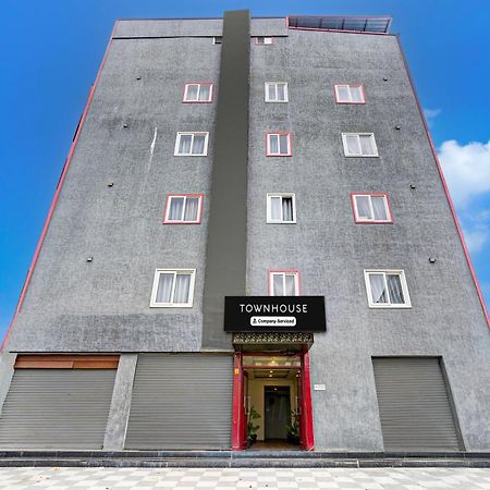 Hotel Super Townhouse Tirupati Esterno foto
