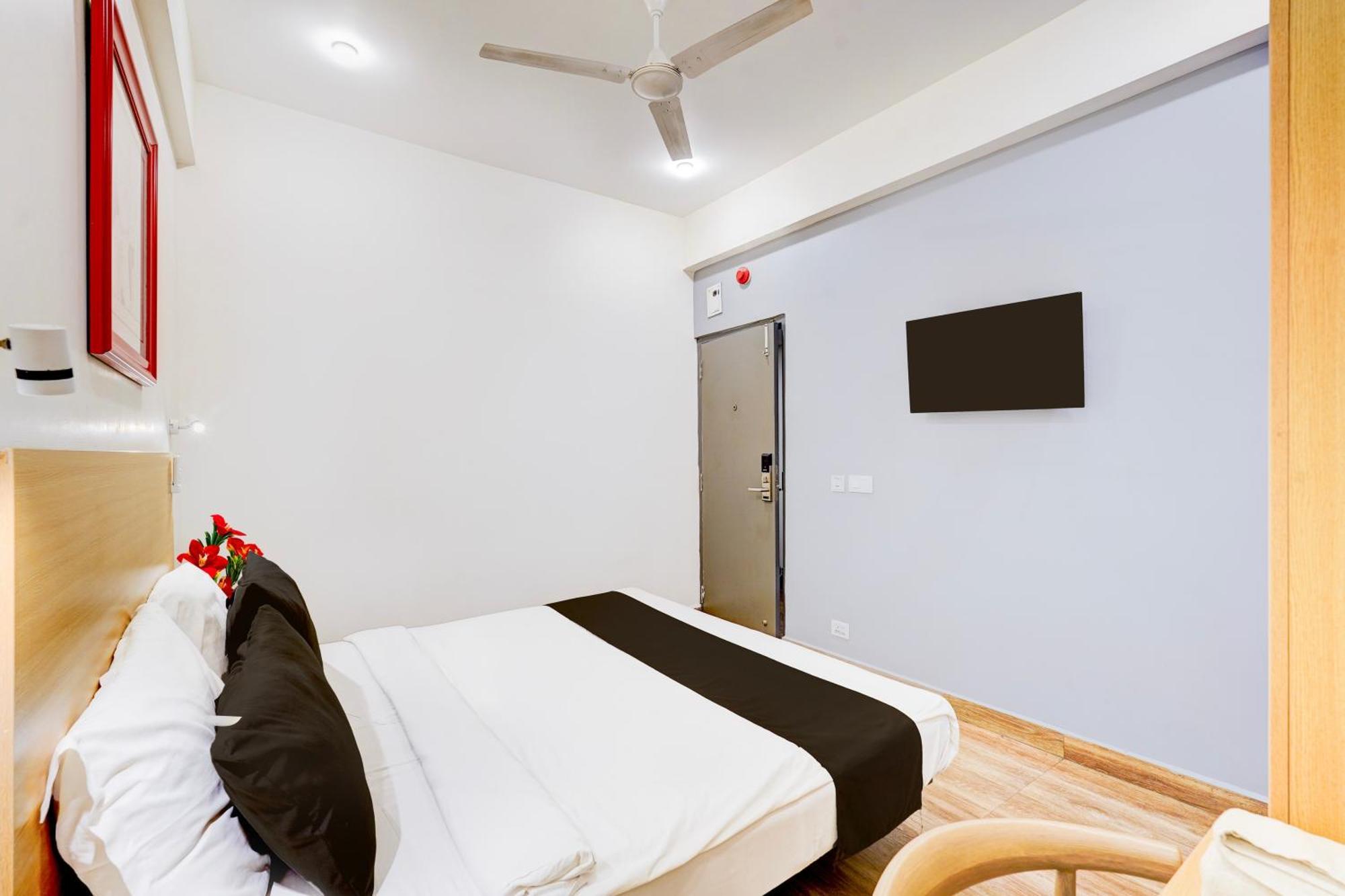 Hotel Super Townhouse Tirupati Esterno foto