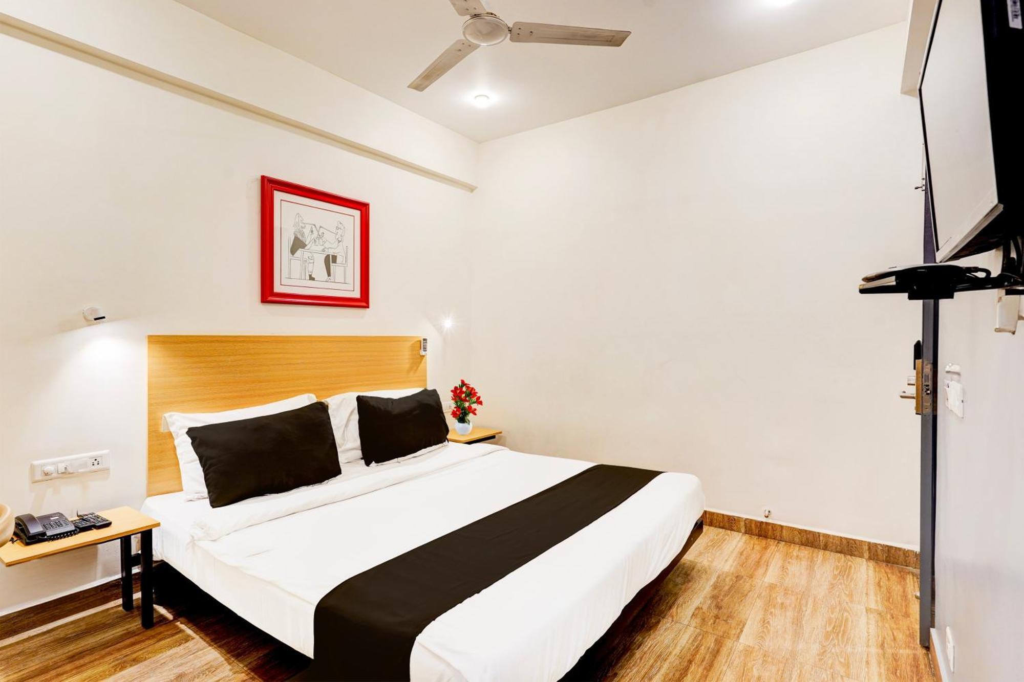 Hotel Super Townhouse Tirupati Esterno foto