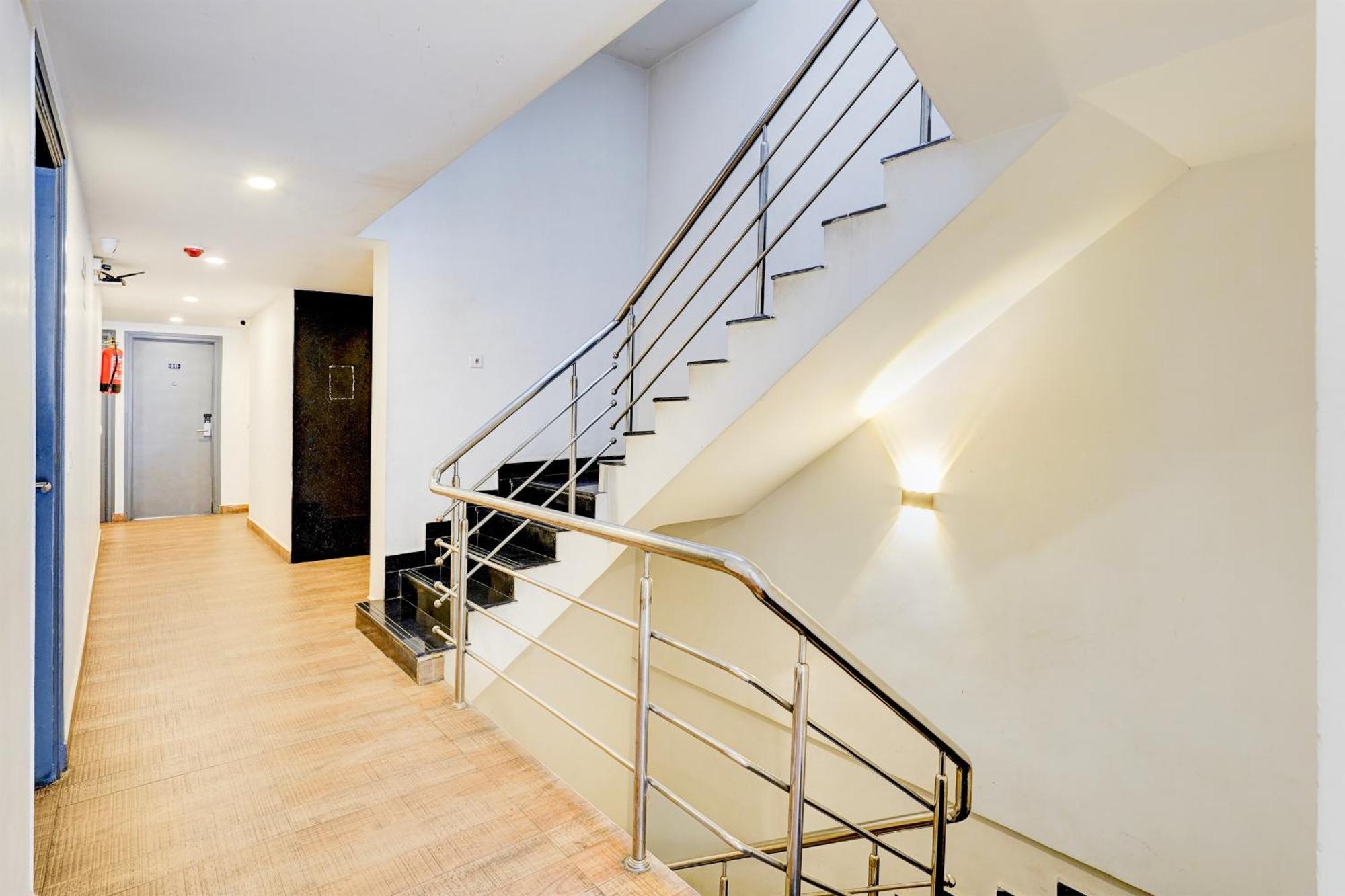 Hotel Super Townhouse Tirupati Esterno foto