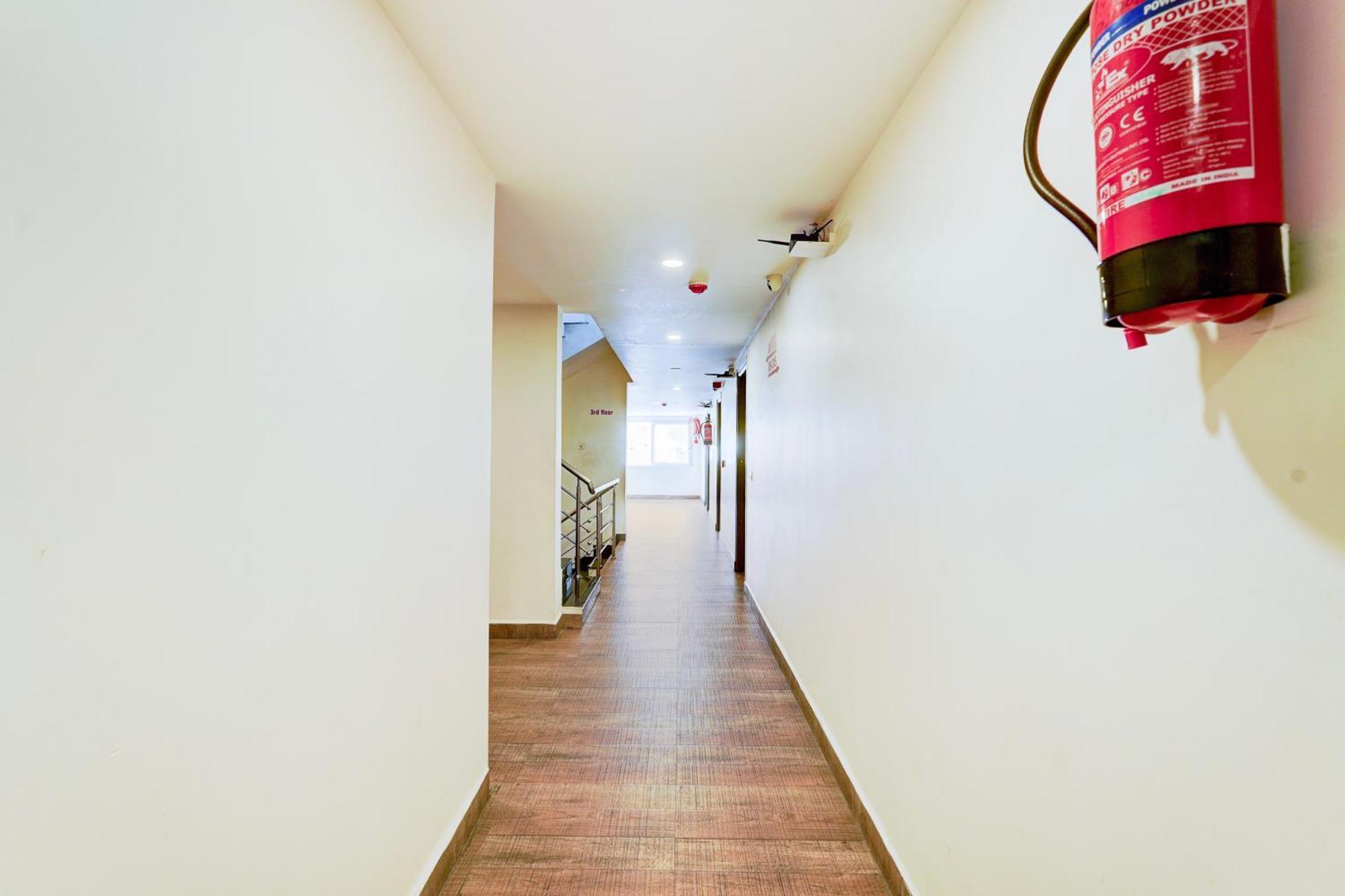 Hotel Super Townhouse Tirupati Esterno foto
