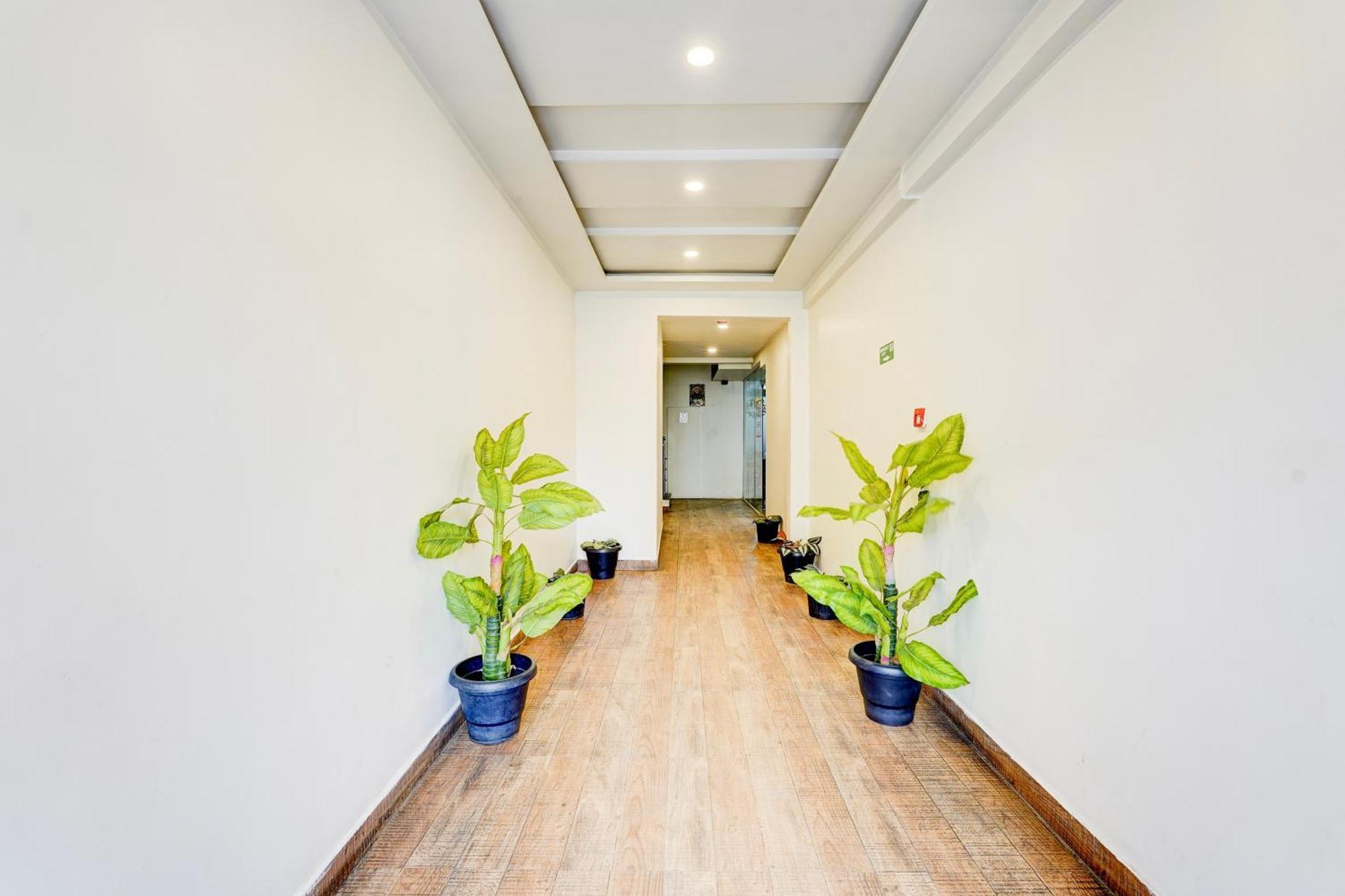 Hotel Super Townhouse Tirupati Esterno foto
