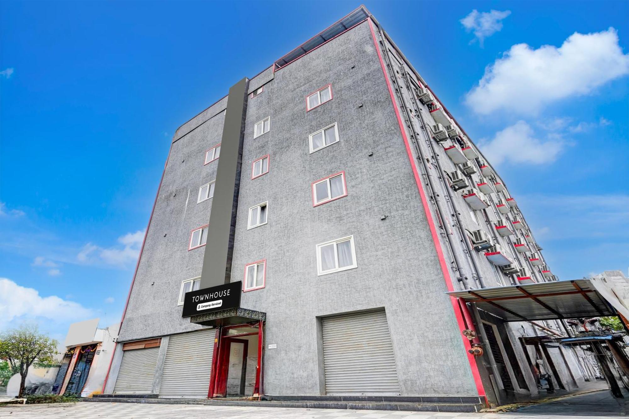 Hotel Super Townhouse Tirupati Esterno foto